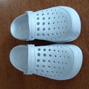 Joybees Classic Clogs